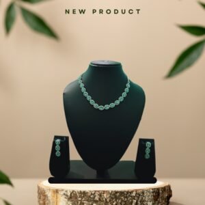 ✨Classic Emerald Necklace & Earring Set – New ✨